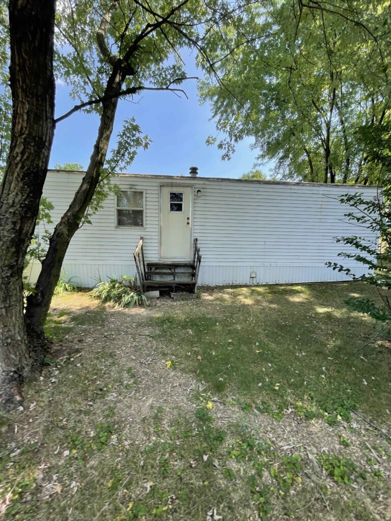 We Buy Houses With Roof Damage In Clarksville